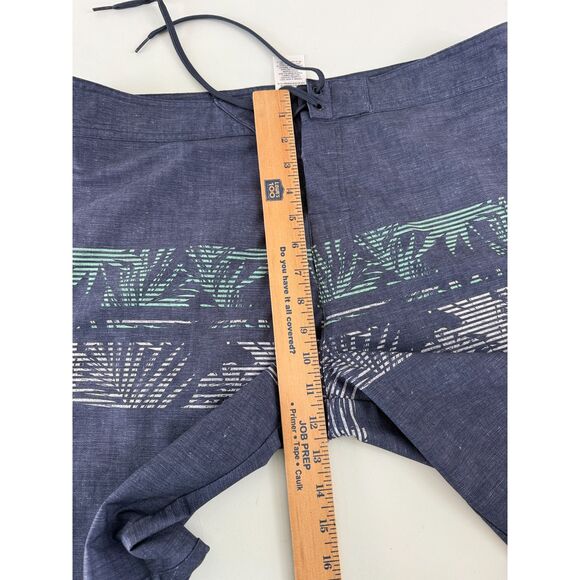 Travis Mathew Men's Parked The Shark Swim Trunk Boardshorts Pockets Size 36 - Picture 9 of 14